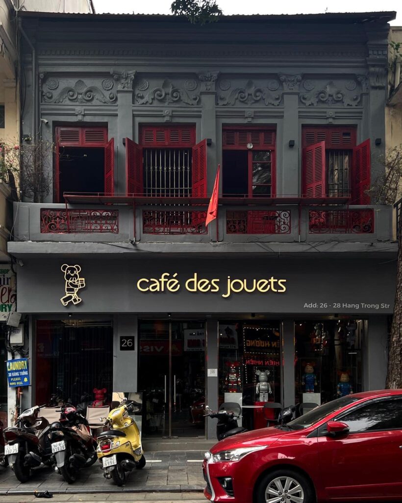 Cafe Des Jouets 03 820x1024 1